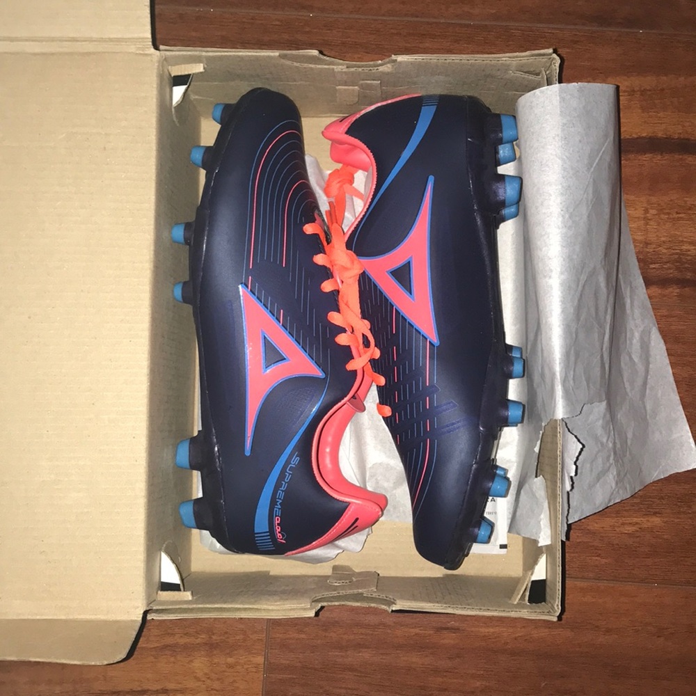 Soccer cleats